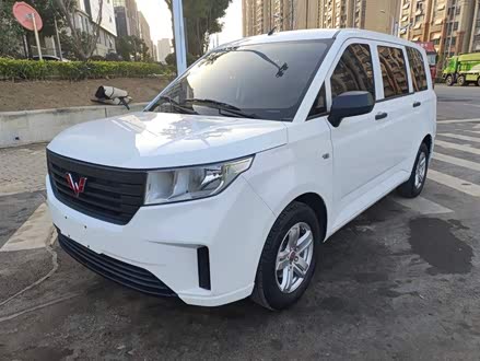 五菱宏光PLUS 2019款 1.5T 手动标准型 7座
