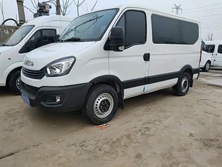 依维柯欧胜 2018款 2.3T 短轴低顶多功能车侧拉门F1A