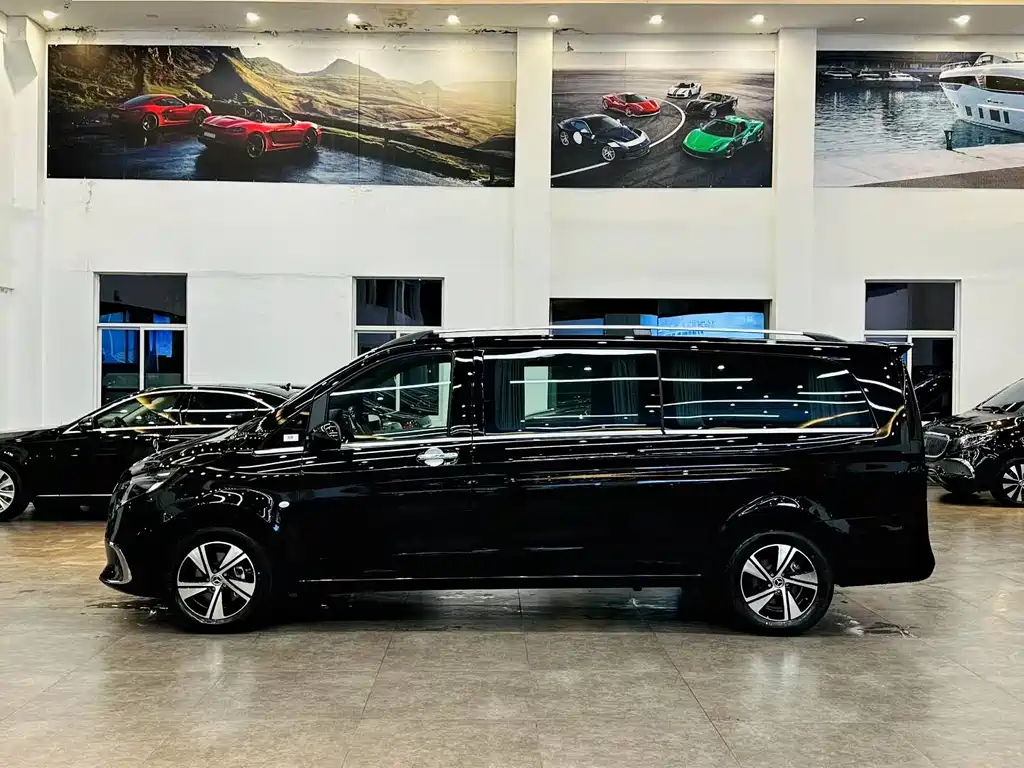 Mercedes-Benz Vito 2024 2.0T Elite 7 мест