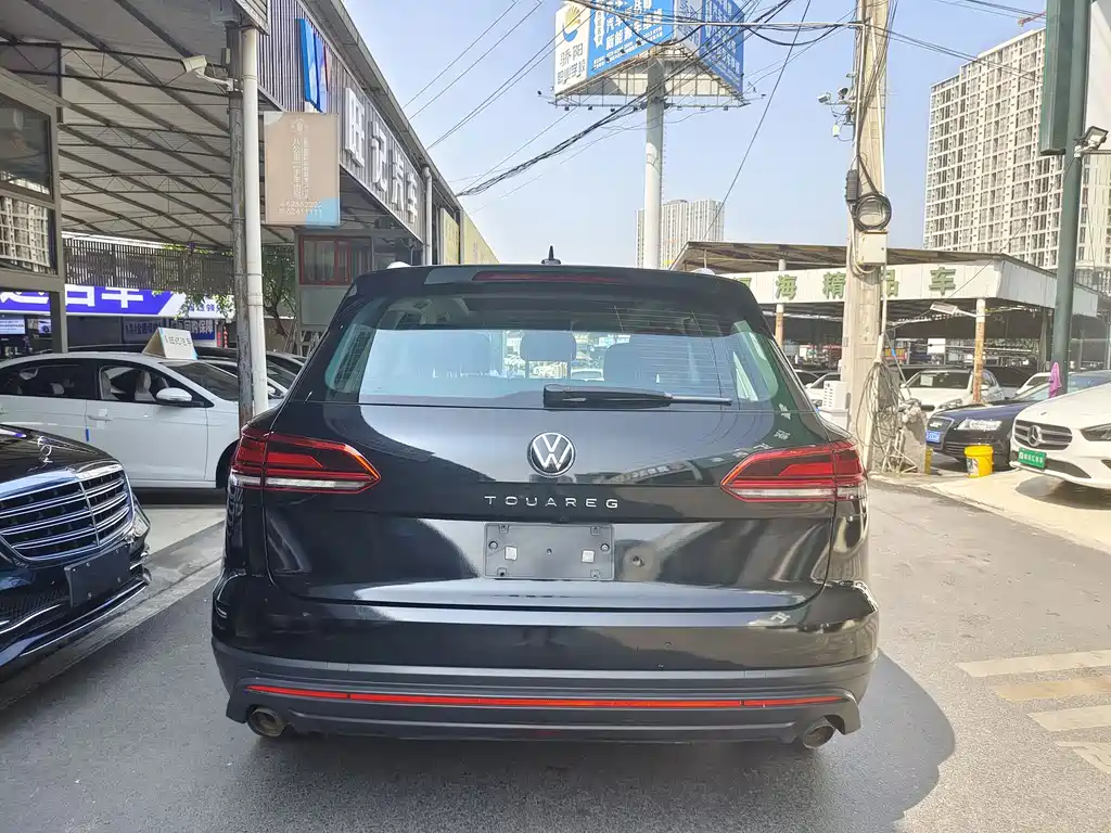 VOLKSWAGEN TOUAREG