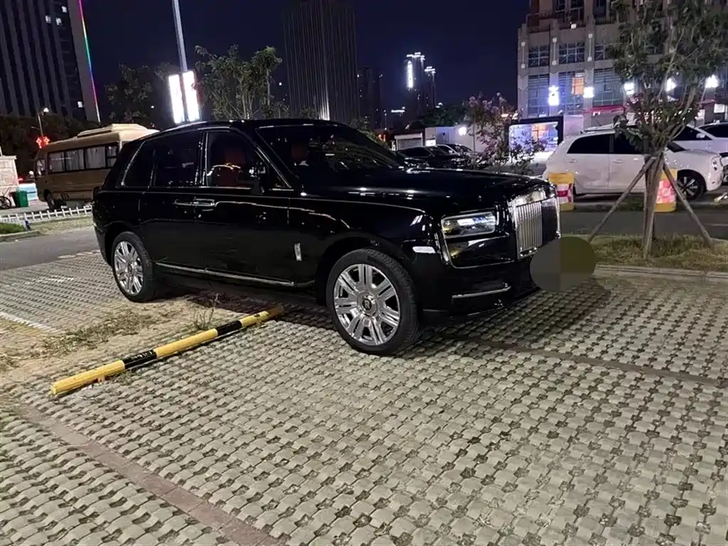 Rolls-Royce Cullinan 2018 мест
