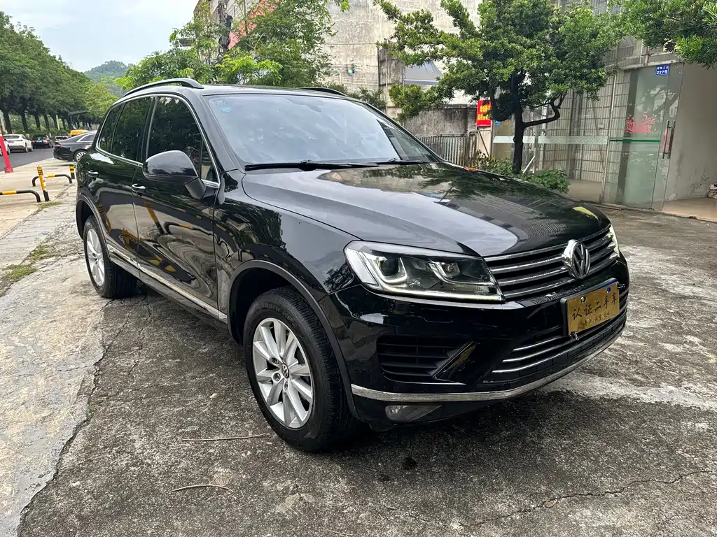 VOLKSWAGEN TOUAREG