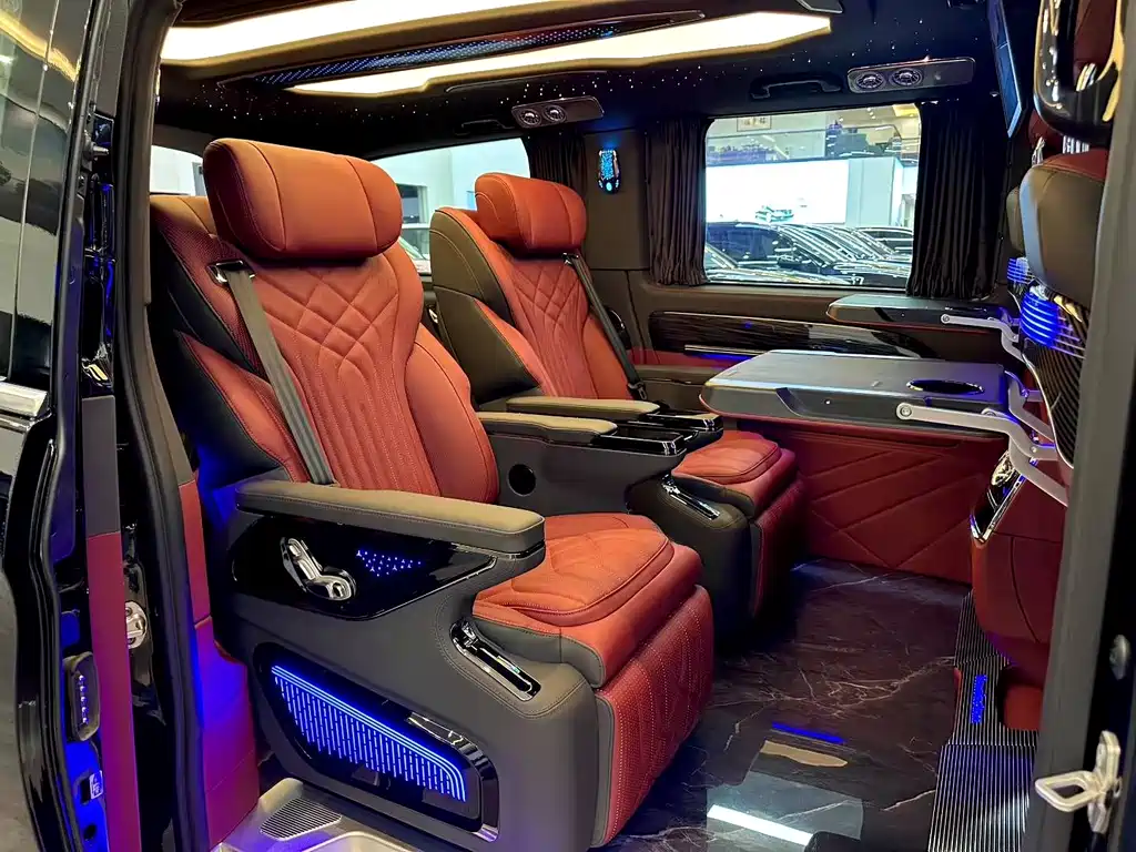 Mercedes-Benz Vito 2024 2.0T Elite 7 мест