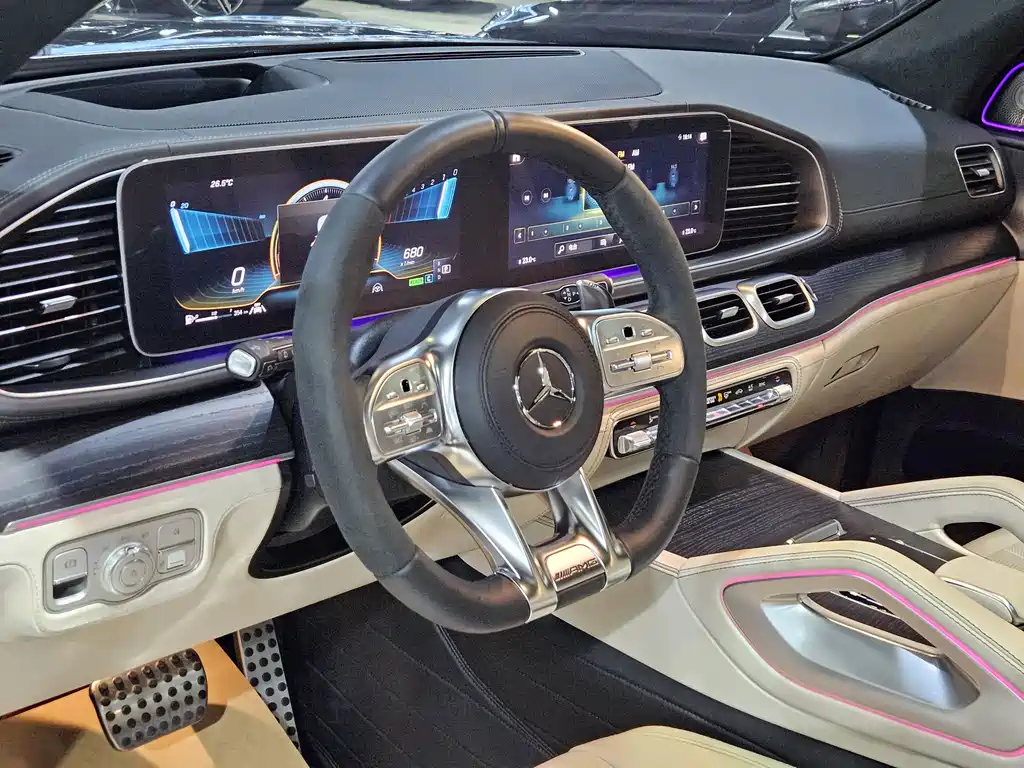 MERCEDES-BENZ GLS AMG