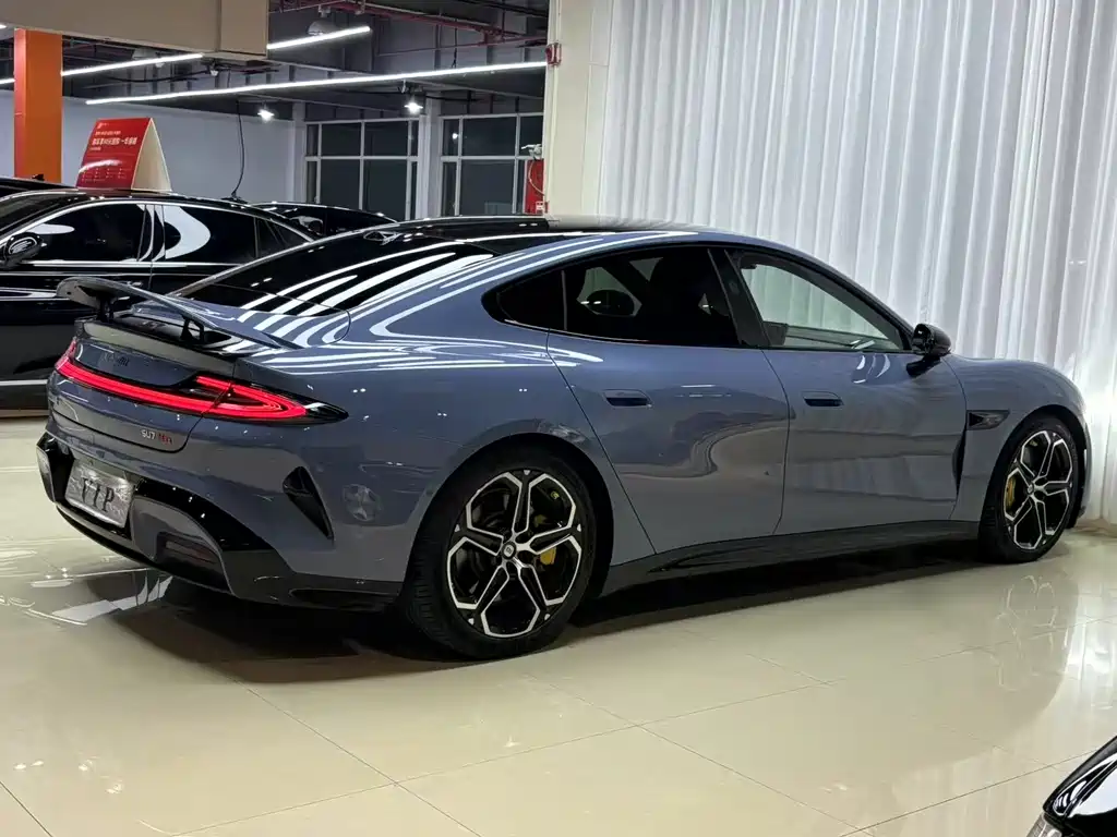 XIAOMI CAR XIAOMI SU7