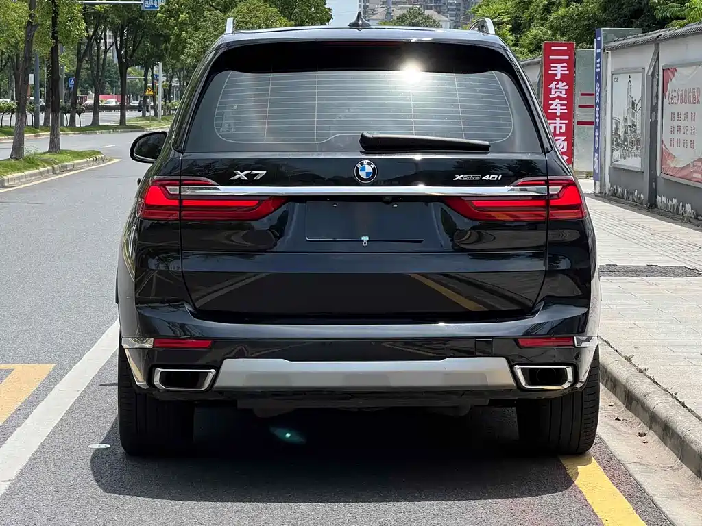 BMW  X7