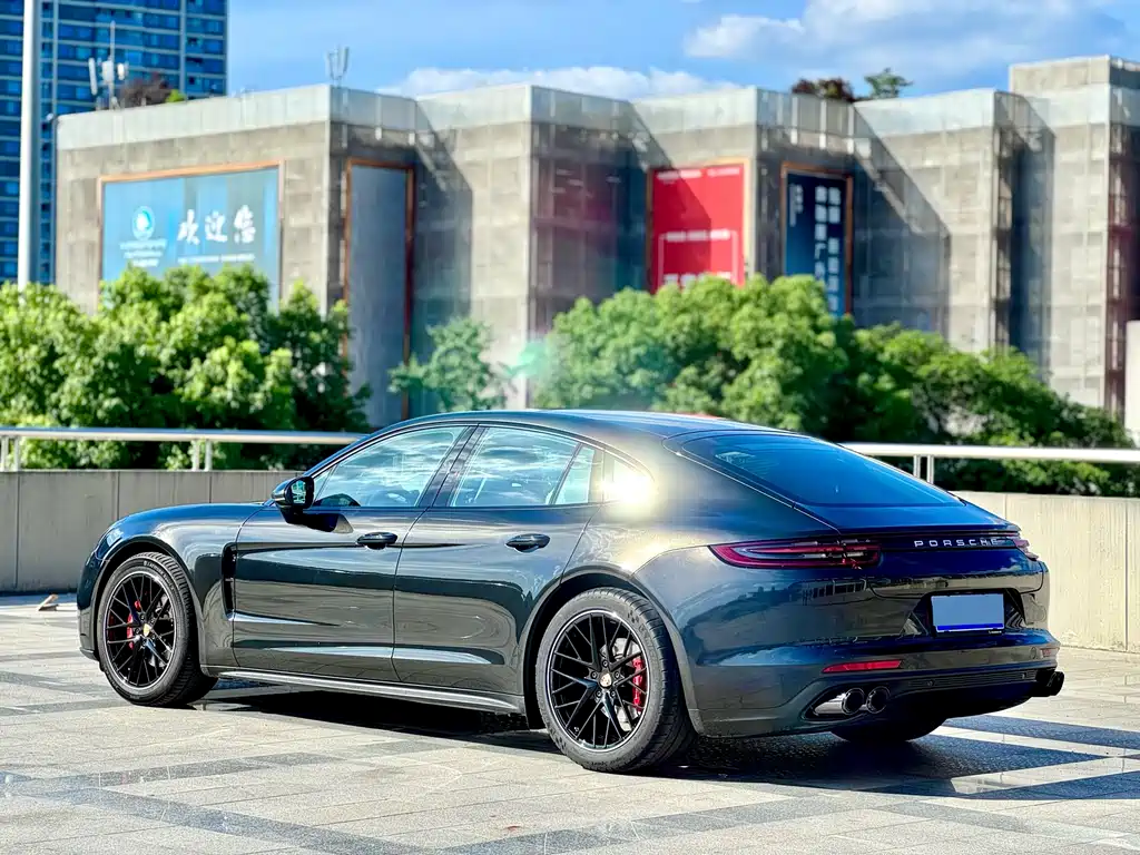 PORSCHE PANAMERA