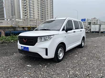 五菱宏光PLUS 2020款 1.5L 手动标准型 5座