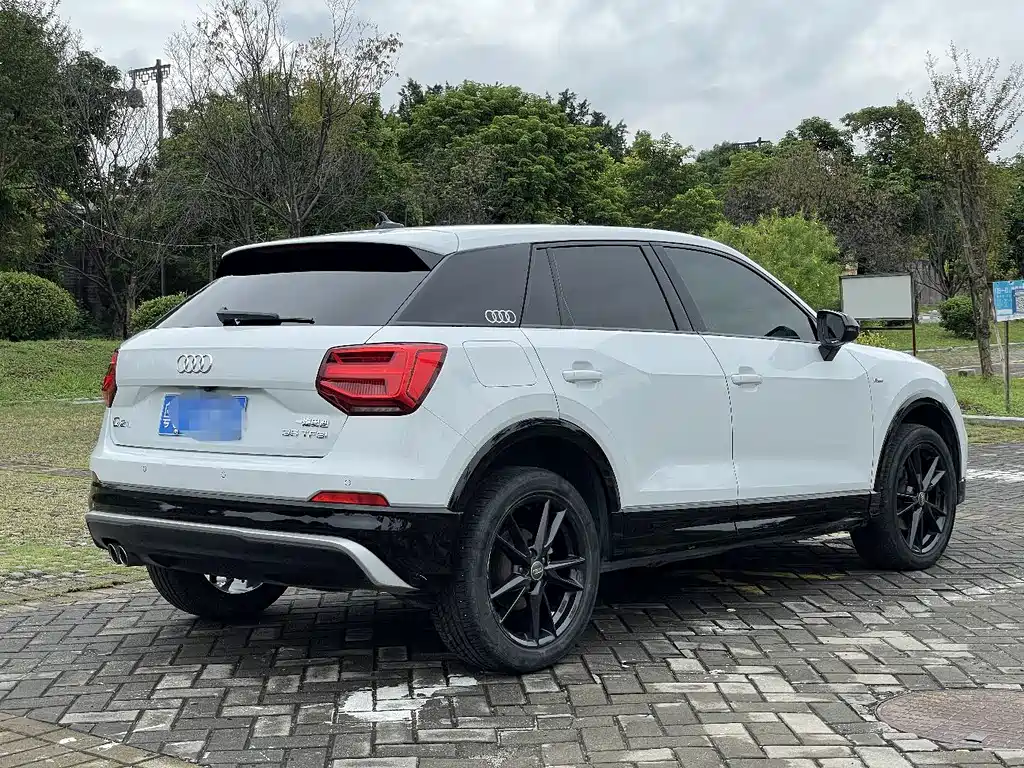 AUDI Q2L