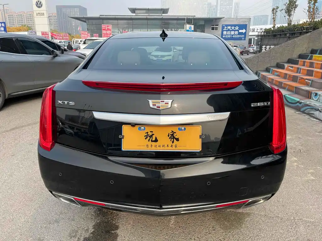 CADILLAC XTS