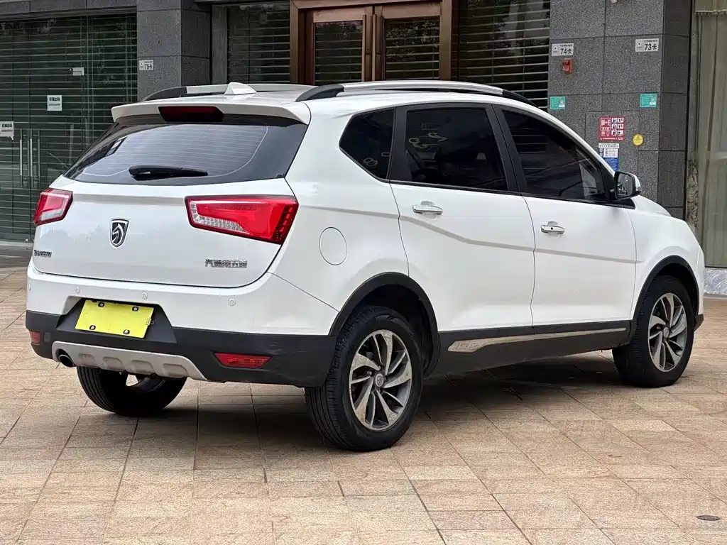BAOJUN 560