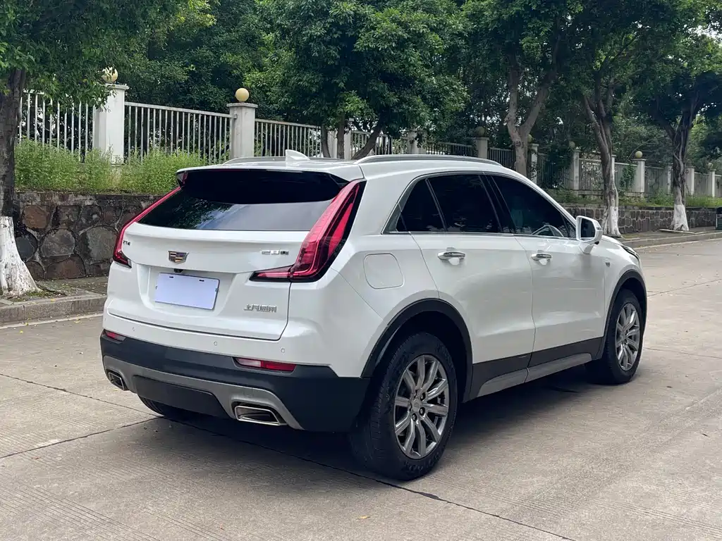 CADILLAC XT4
