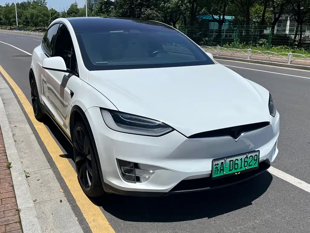 TESLA MODEL X