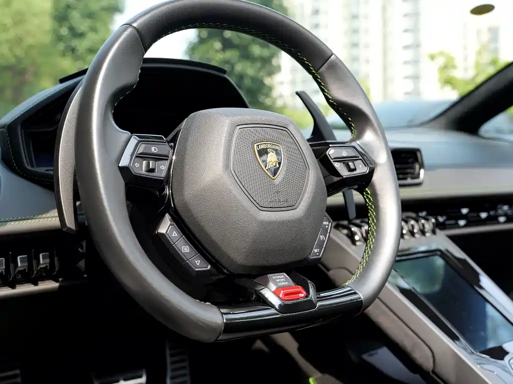 LAMBORGHINI HURACÁN