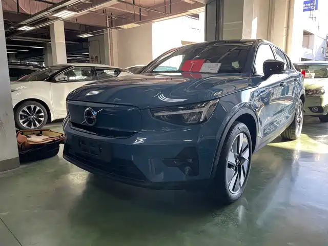 VOLVO  C40 2024