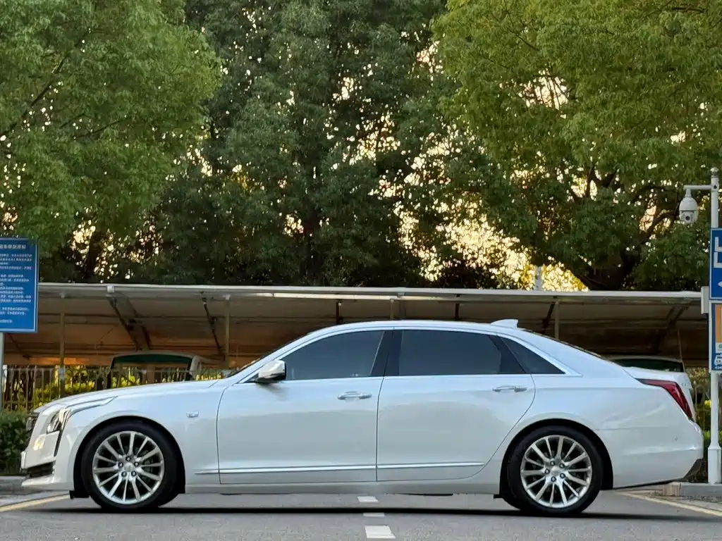 CADILLAC CT6