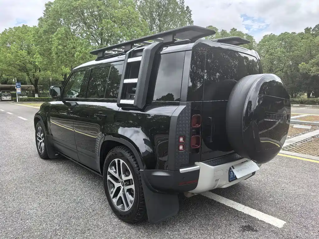 LAND ROVER DEFENDER