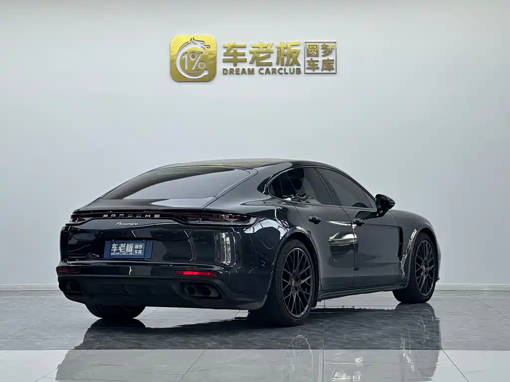 PORSCHE PANAMERA