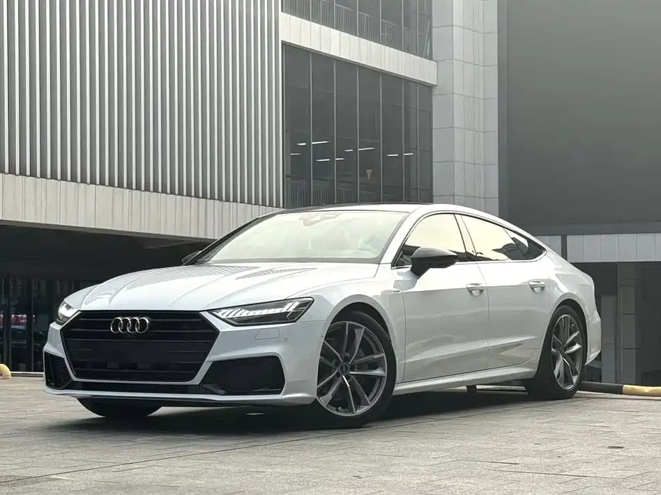 Ауди A7 2021 года 45 TFSI Селектированная версия 22000 km 2020