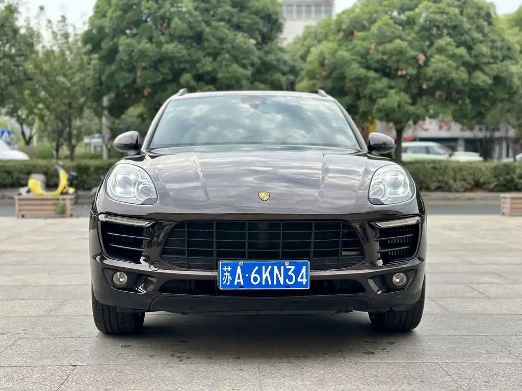 PORSCHE MACAN