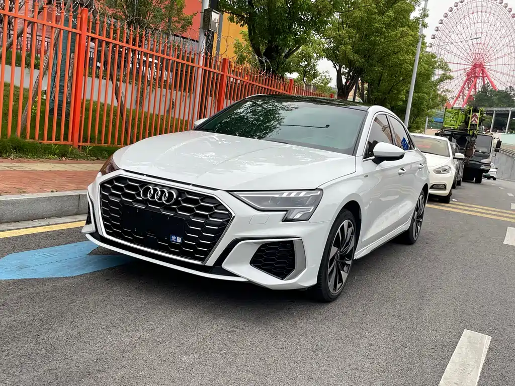 Ауди А3 2024 года А3L Лимузин 35 TFSI Спортивная версия 10000 km 2023