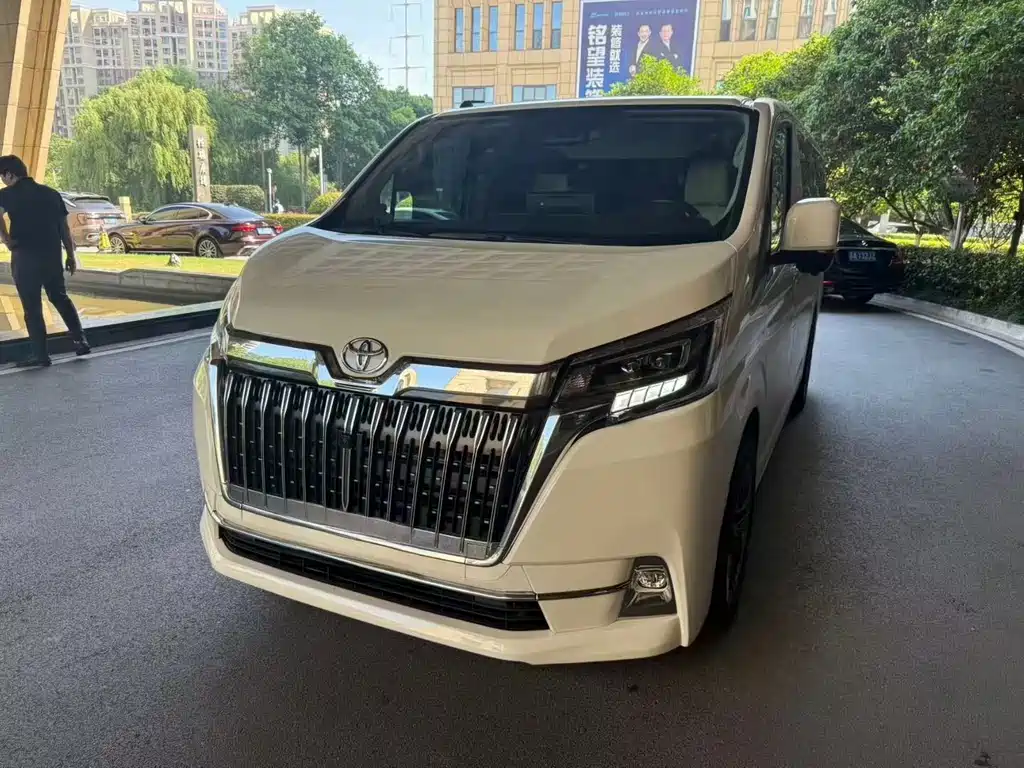 Toyota Hiace 2024