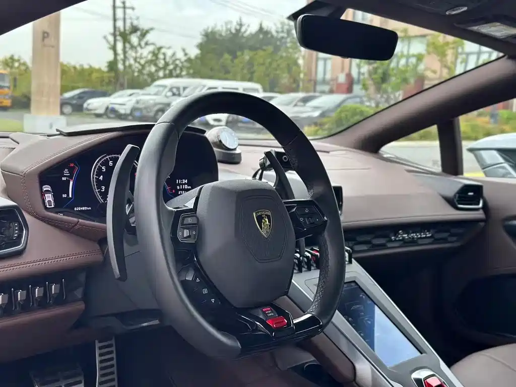 LAMBORGHINI HURACÁN