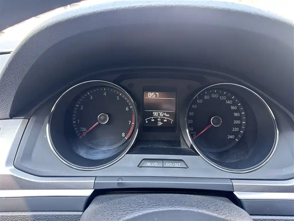 VOLKSWAGEN BORA