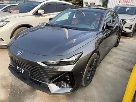 长安UNI-V 2022款 1.5T 尊贵型