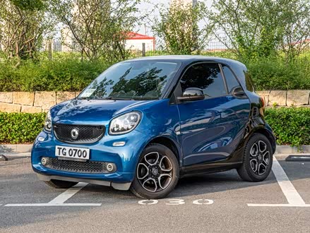 smart fortwo 2016款 0.9T 66千瓦硬顶先锋版