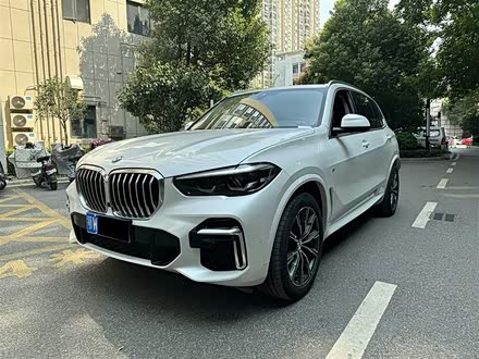 宝马X5 2022款 xDrive 30Li 尊享型M运动套装