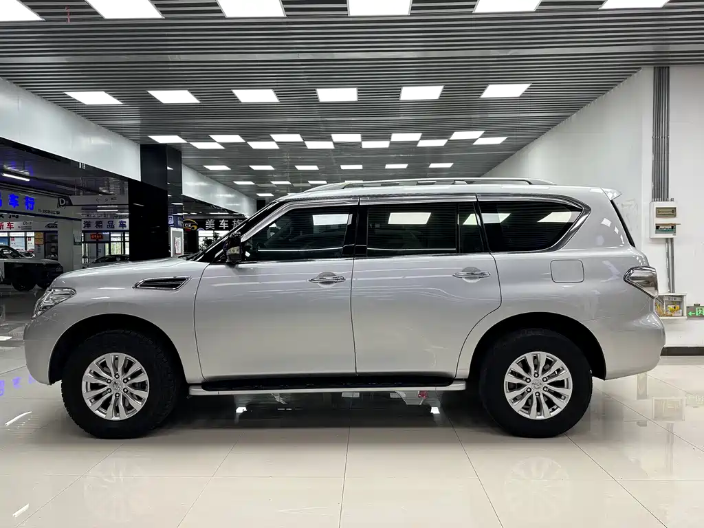 NISSAN TOURE