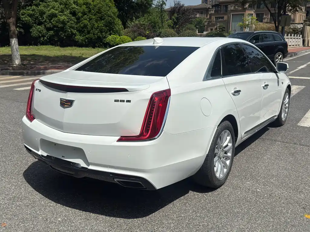 CADILLAC XTS