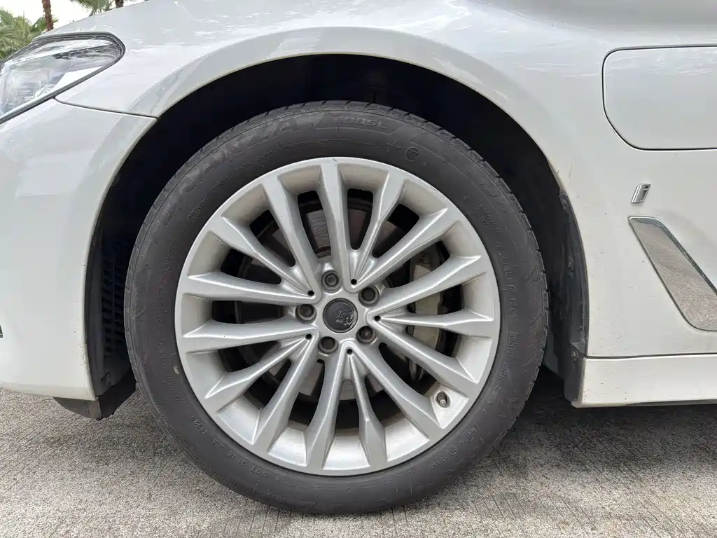 BMW 5 SERIES NEW ENERGY