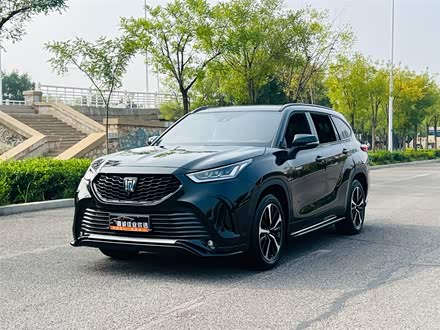 皇冠陆放 2022款 2.5L HEV四驱尊贵版