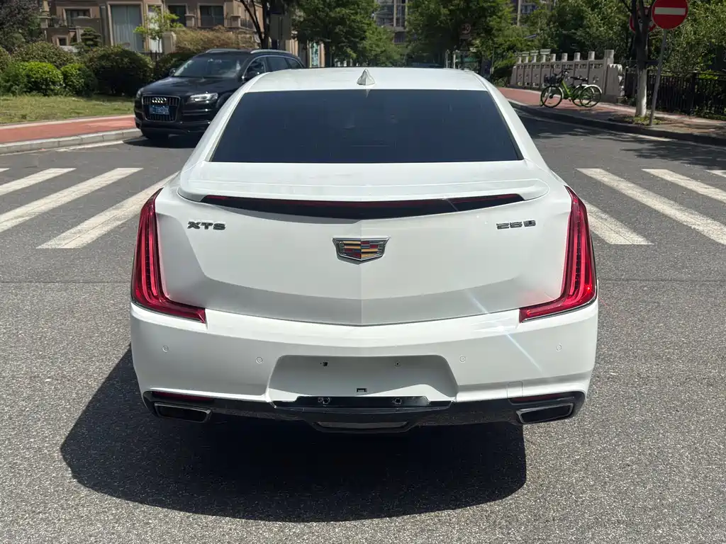 CADILLAC XTS