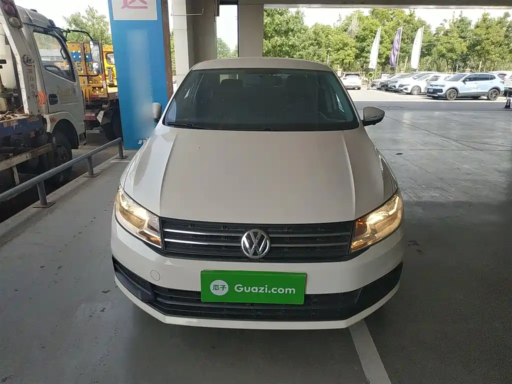 VOLKSWAGEN SANTANA
