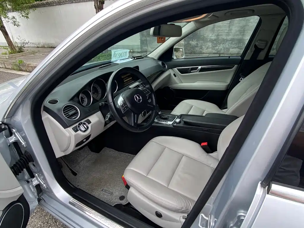 Mercedes-Benz C-Class C 2011 C 200 CGI Fashion