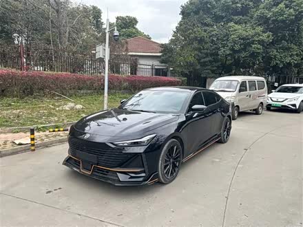长安UNI-V 2022款 1.5T 运动版