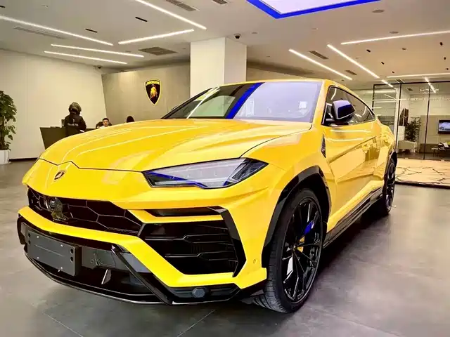 LAMBORGHINI URUS 2022