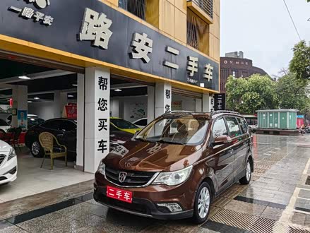 宝骏730 2014款 1.5L 手动舒适ESP版 7座