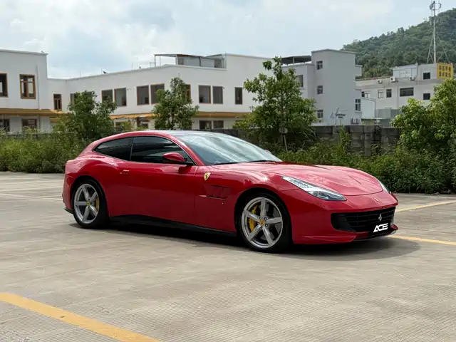 FERRARI GTC4LUSSO 2019