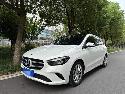 奔驰B级 2022款 B 200 时尚型