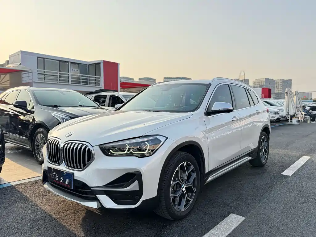 BMW X1 2021 года sDrive20Li Великолепная версия 32000 km 2021