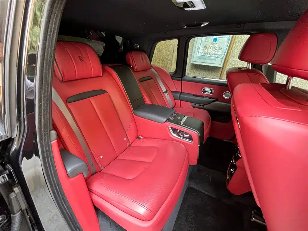 Rolls-Royce Cullinan 2018 мест