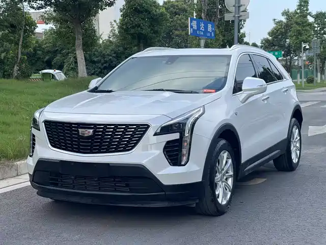 CADILLAC  XT4