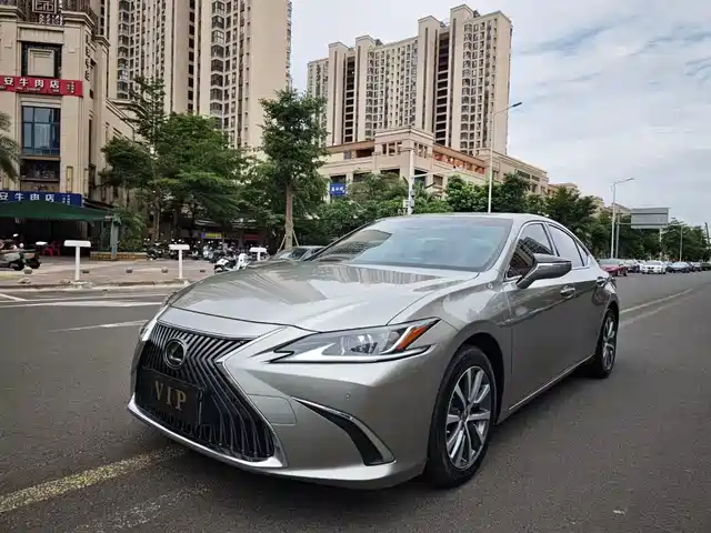 LEXUS  ES 2021