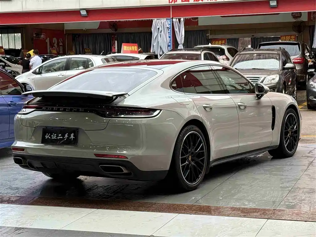 PORSCHE PANAMERA