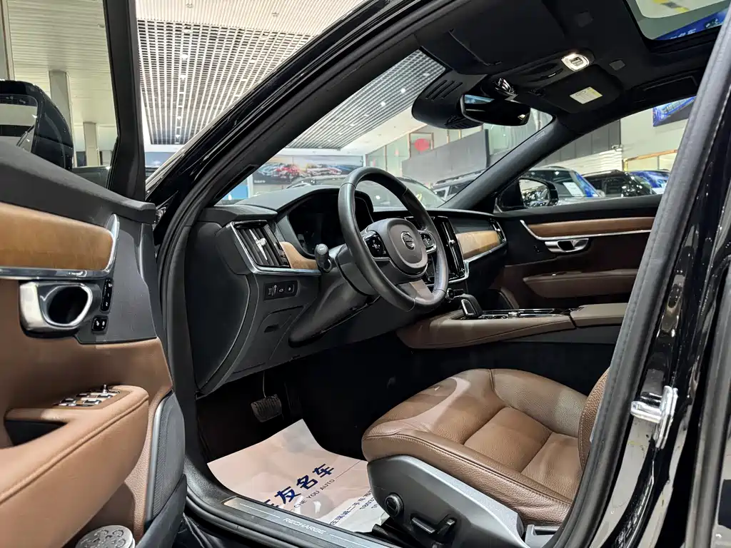 VOLVO S90 PLUG IN HYBRID