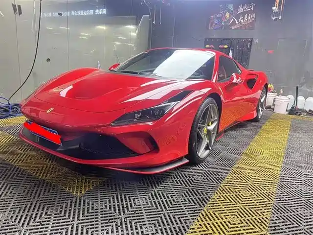 FERRARI  F8 2022